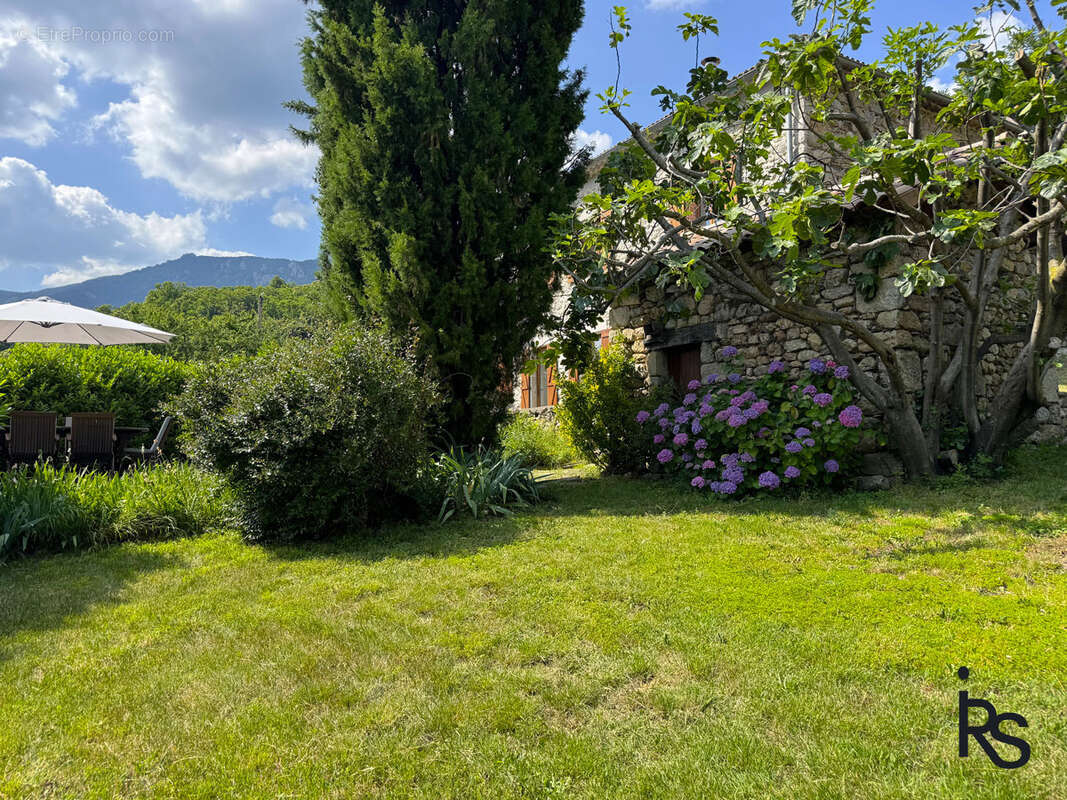 Maison à ROCHER