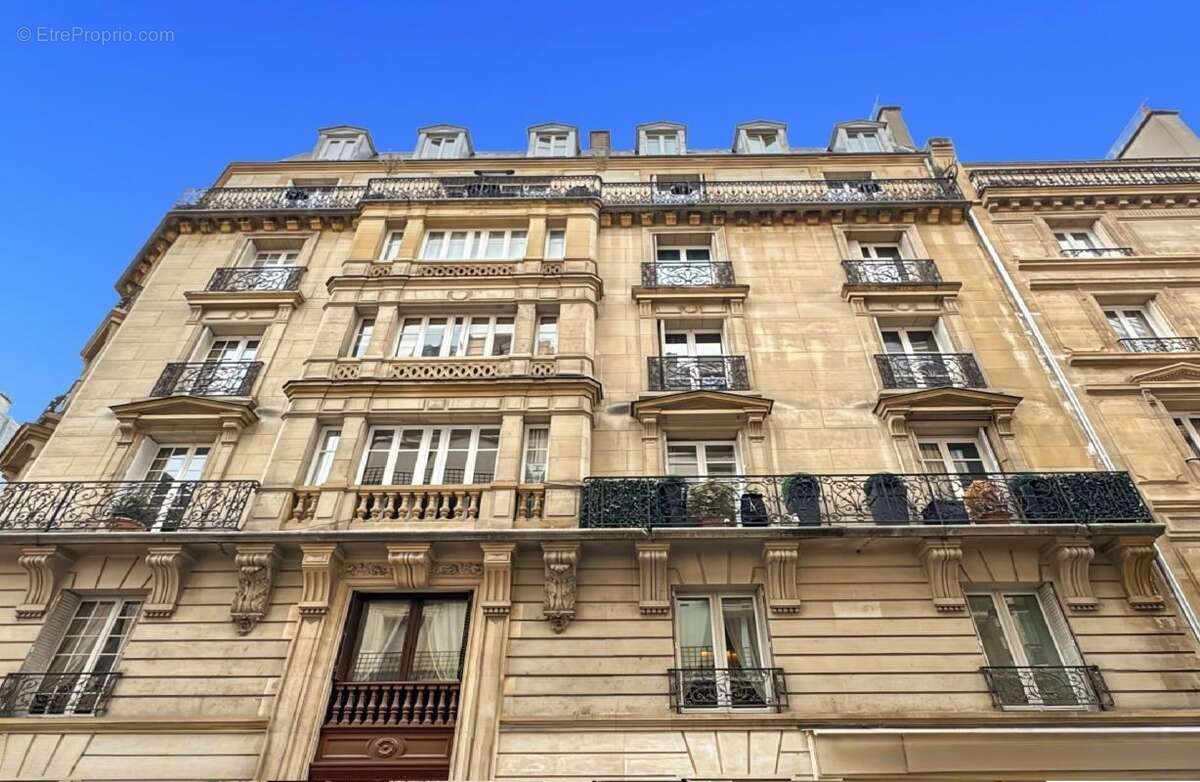 Appartement à PARIS-17E