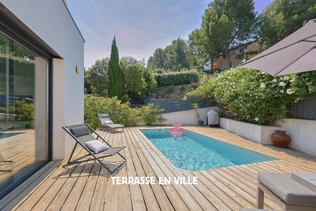 Maison à SAINT-CYR-SUR-MER