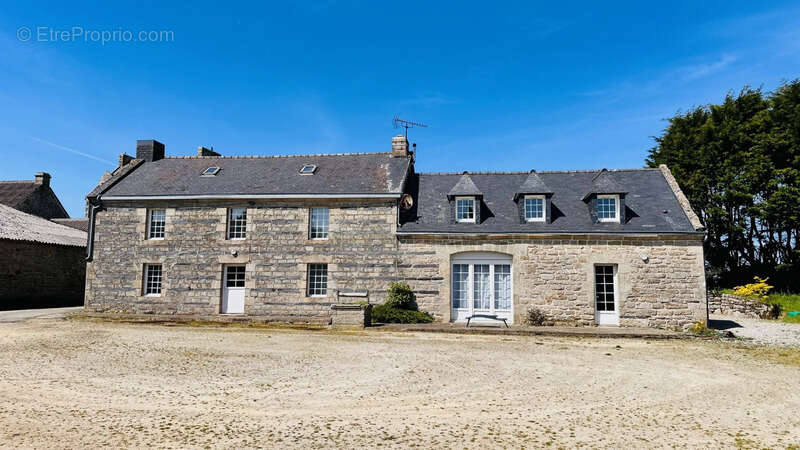 Maison à CAST