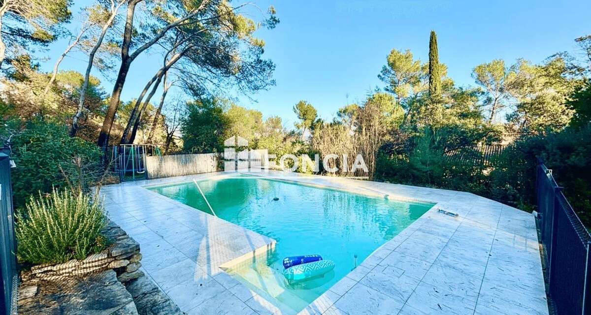 Maison à SAINT-CLEMENT-DE-RIVIERE