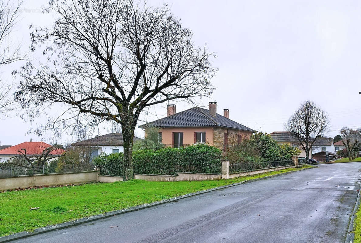 Environnement calme et résidentiel - Maison à CASTELNAU-MONTRATIER