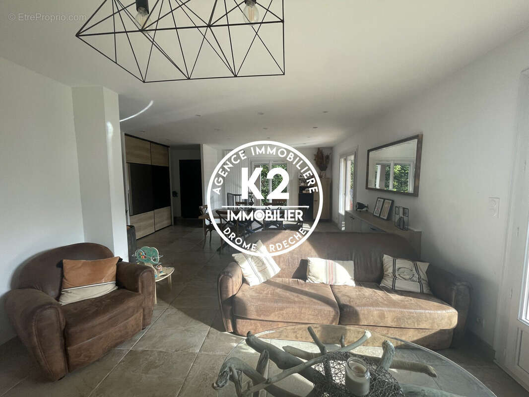 Maison à MONTELIMAR