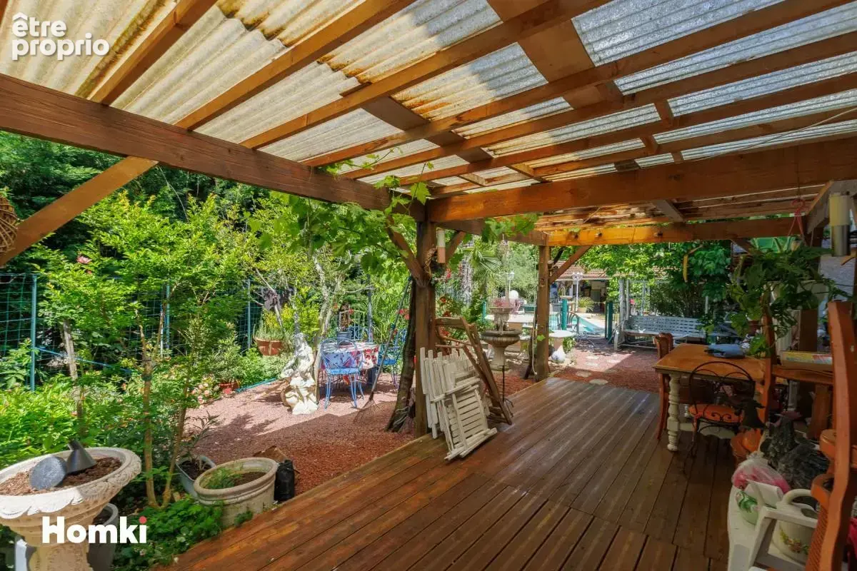 Appartement T5 de 108 m² à Saint-Symphorien-d'Ozon 69360, Avenue Robert Schumann avec jardin privatif et piscine - photo 1