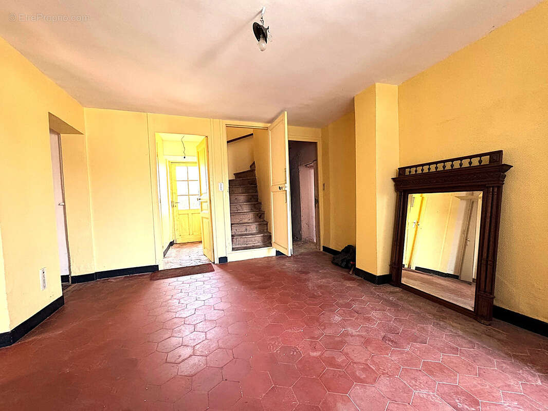 Maison à VER-SUR-LAUNETTE