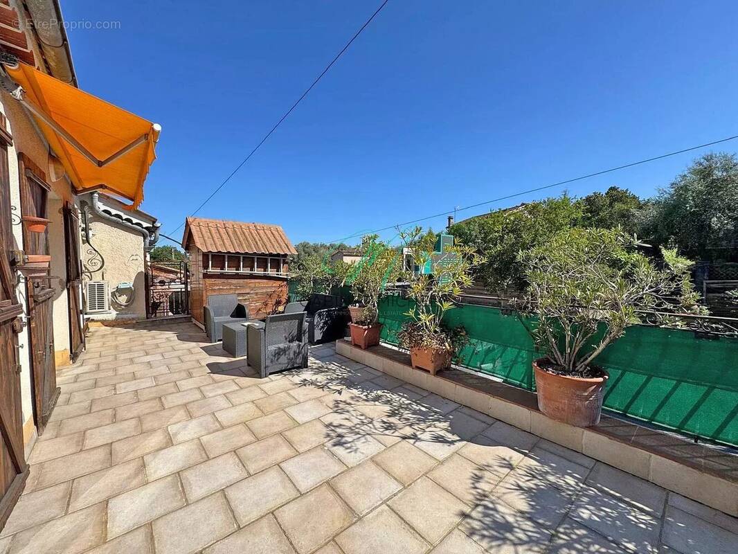 Appartement à ROQUEFORT-LES-PINS