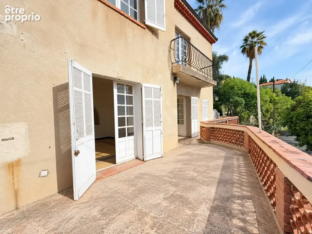Maison à rénover avec deux appartements et vue mer – grasse est(06) - photo 12