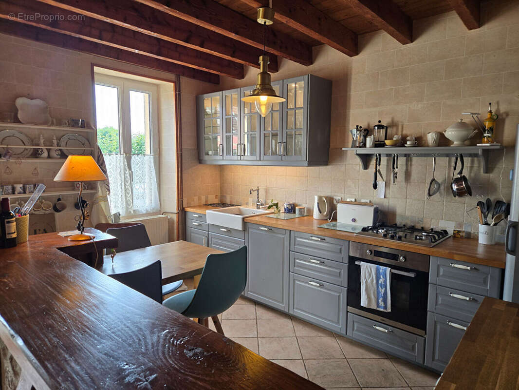 Maison à SAINT-HILAIRE-LA-TREILLE