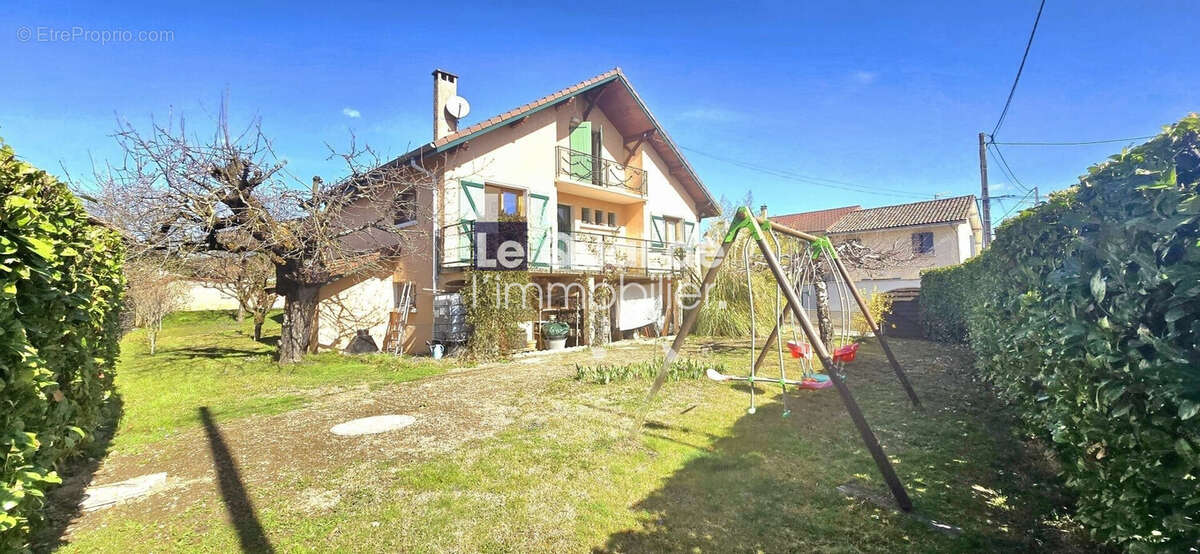 Maison à CHARNECLES
