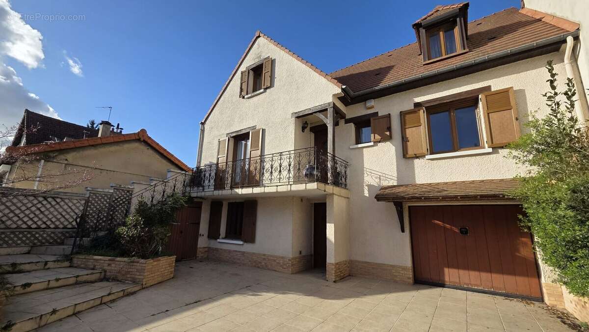 Maison à LE BLANC-MESNIL