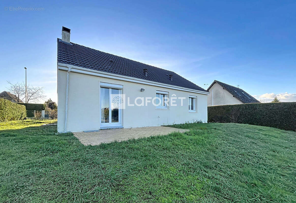 Maison à COURCELLES-SUR-SEINE