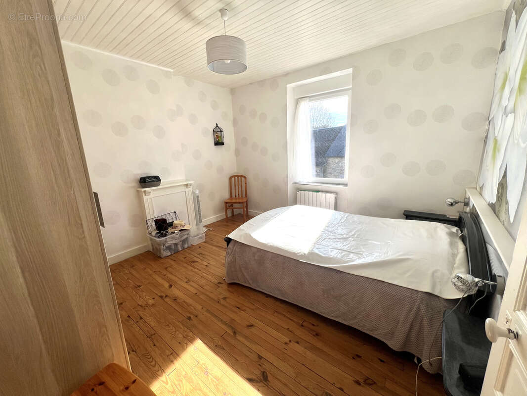 Maison à VITRAC-SUR-MONTANE