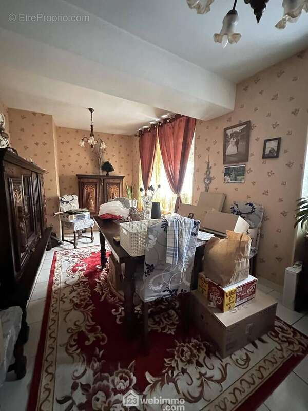 La salle à manger pour y recevoir vos convives