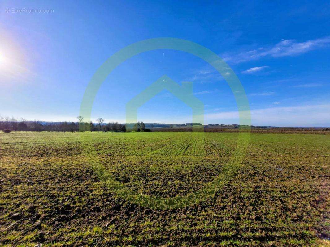 Terrain à ALLAS-BOCAGE