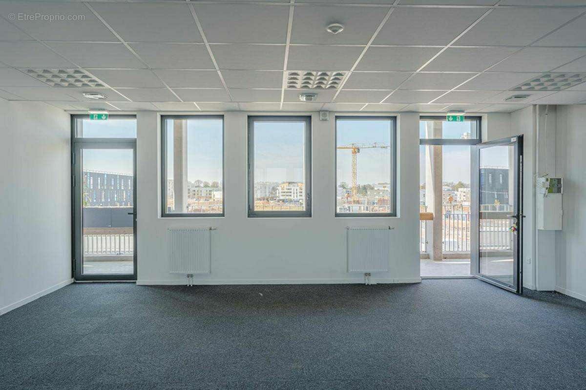 Commerce 86 m² à Epron  - photo 5