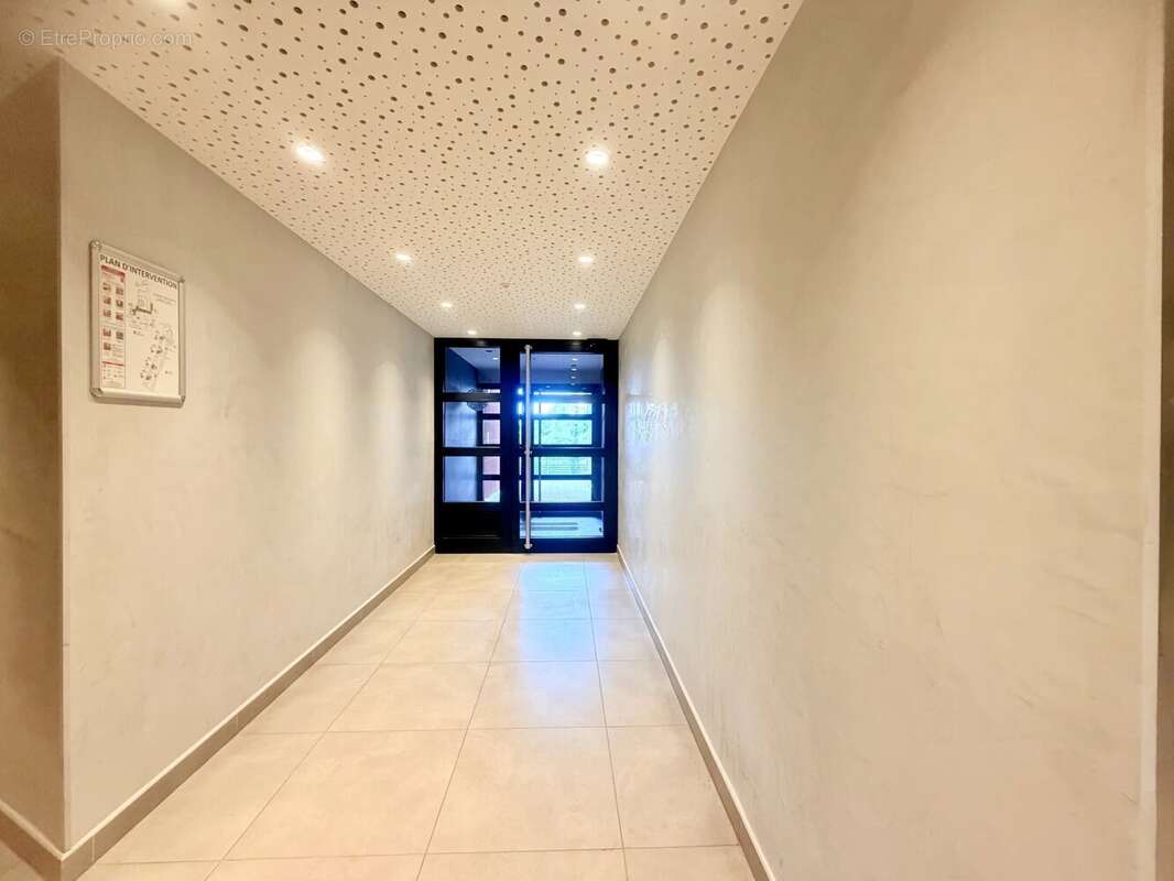 Appartement à EZE