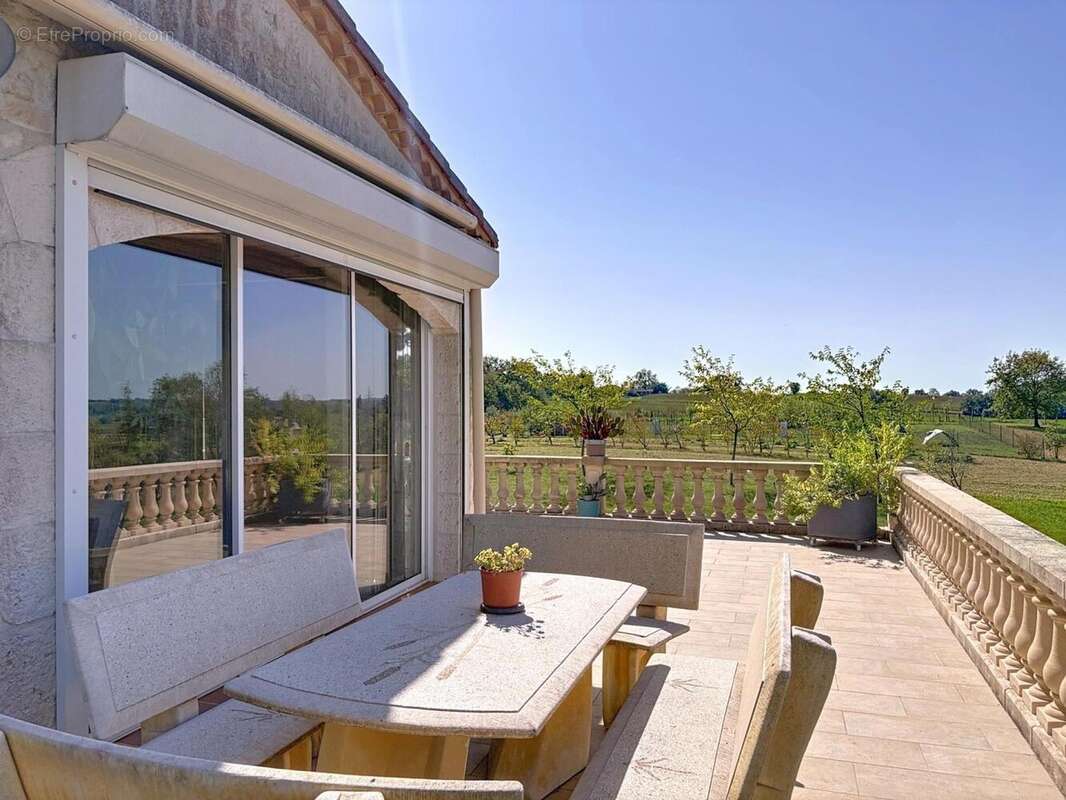 Photo 8 - Maison à COURRENSAN