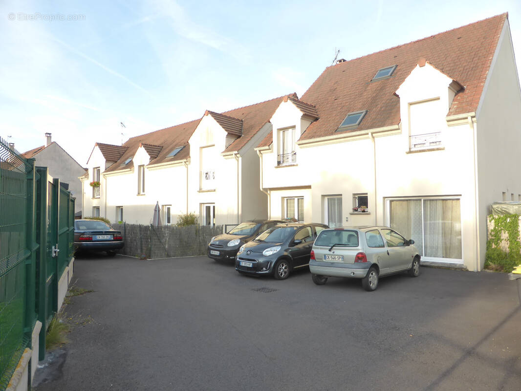 Appartement à COURSON-MONTELOUP