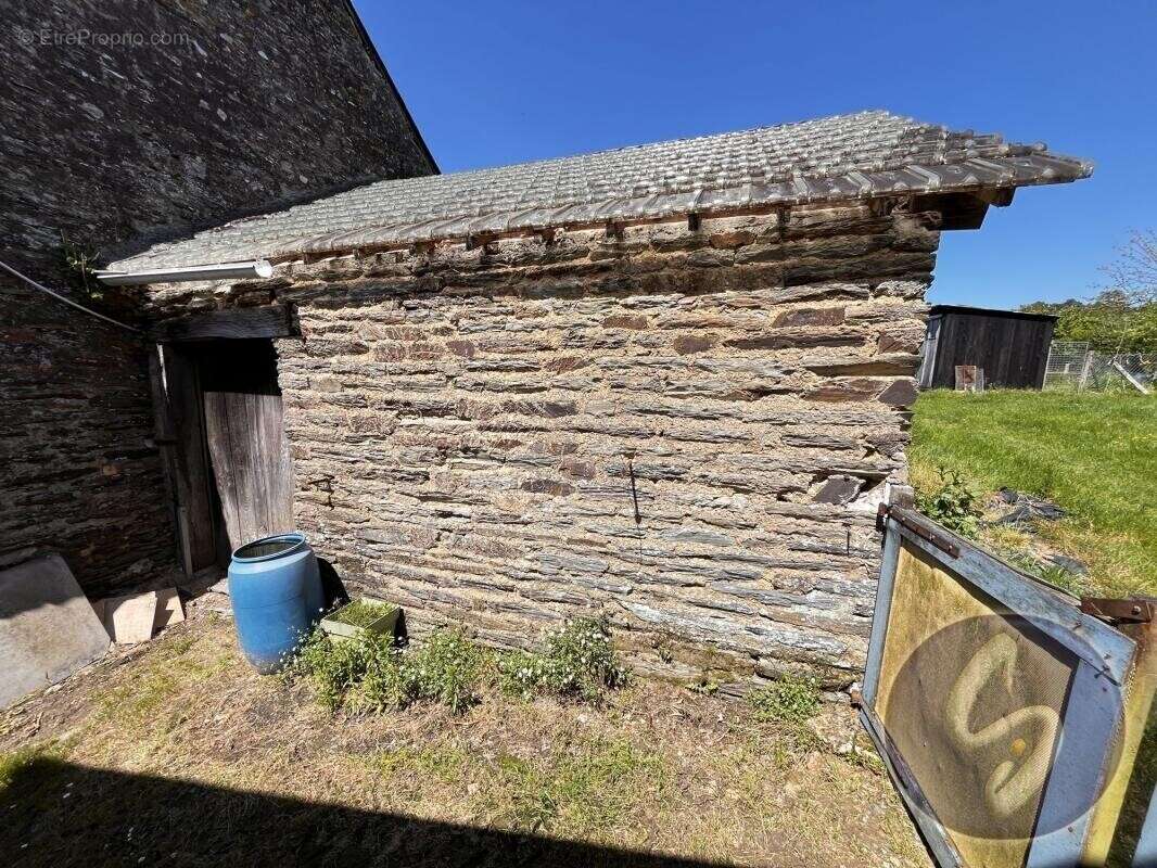 Maison de charme avec dépendances et fort potentiel - Proche - photo 18