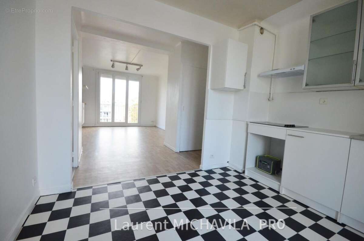 Bel appartement traversant de 55m2 avec loggia terrasse cave et garage - photo 2