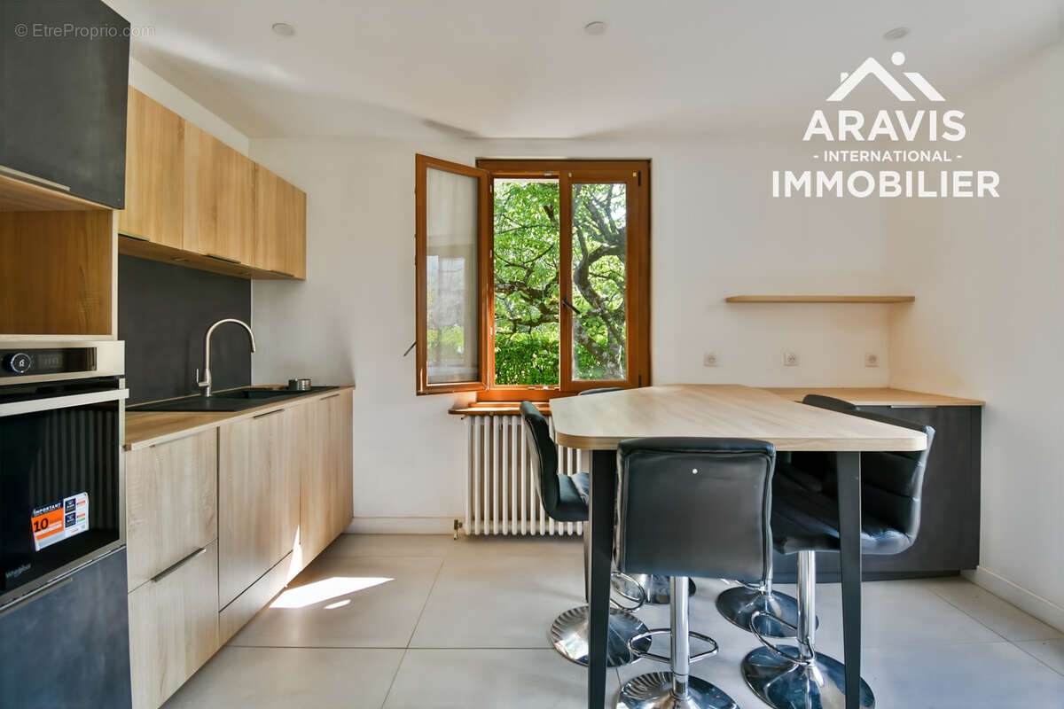 Maison lumineuse avec 6 chambres - photo 6