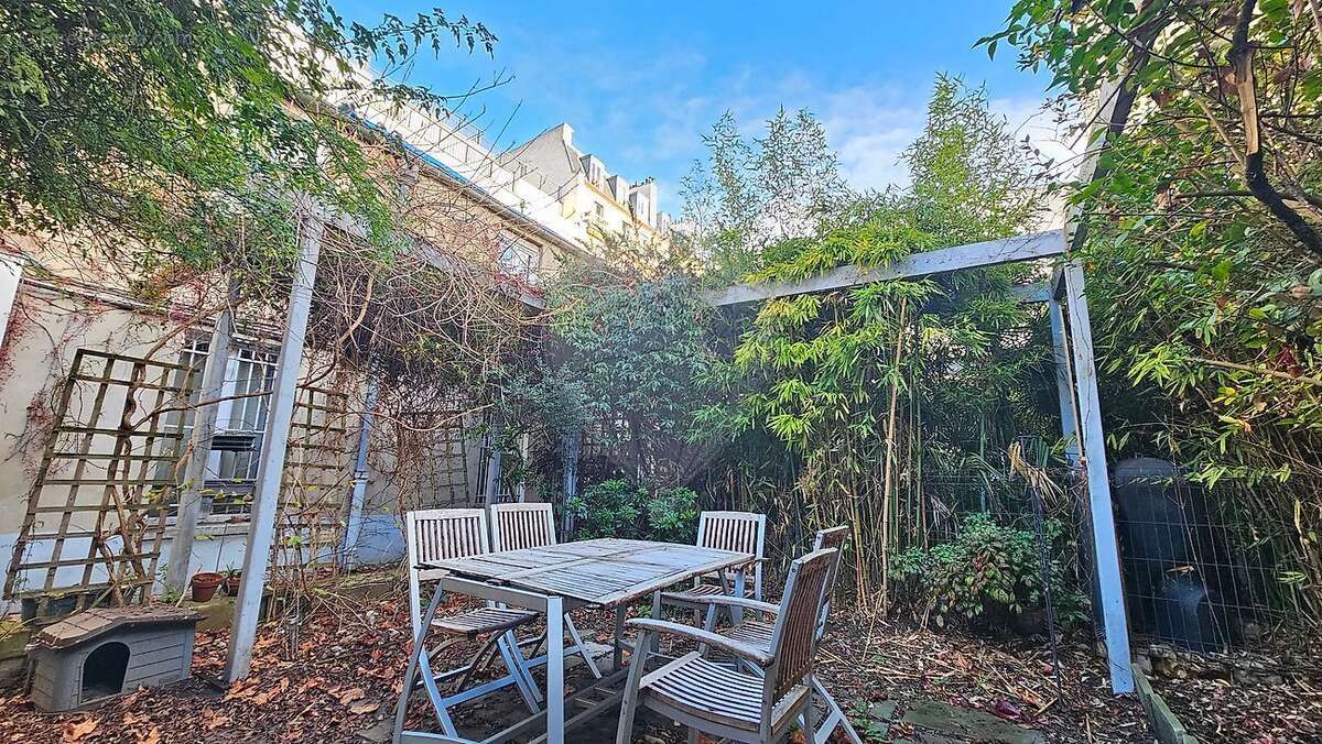 Appartement à PARIS-14E