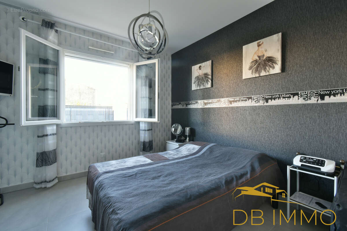 Maison à SAINT-LAURENT-DES-ARBRES