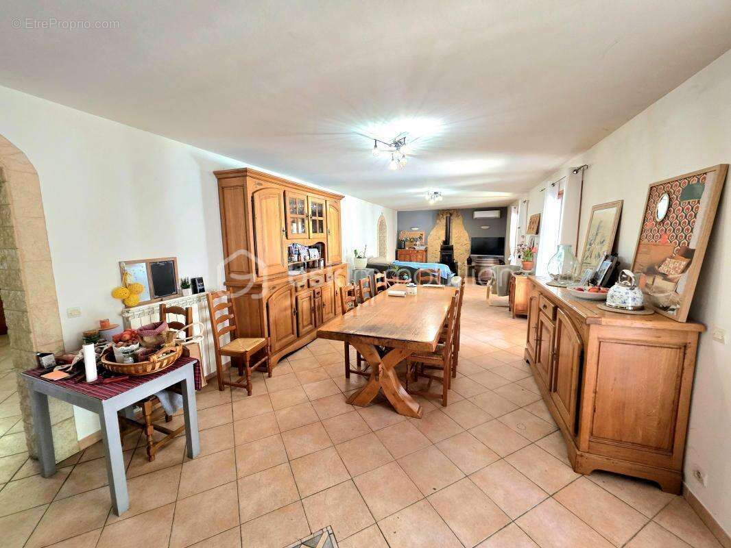 Maison à UCHAUX