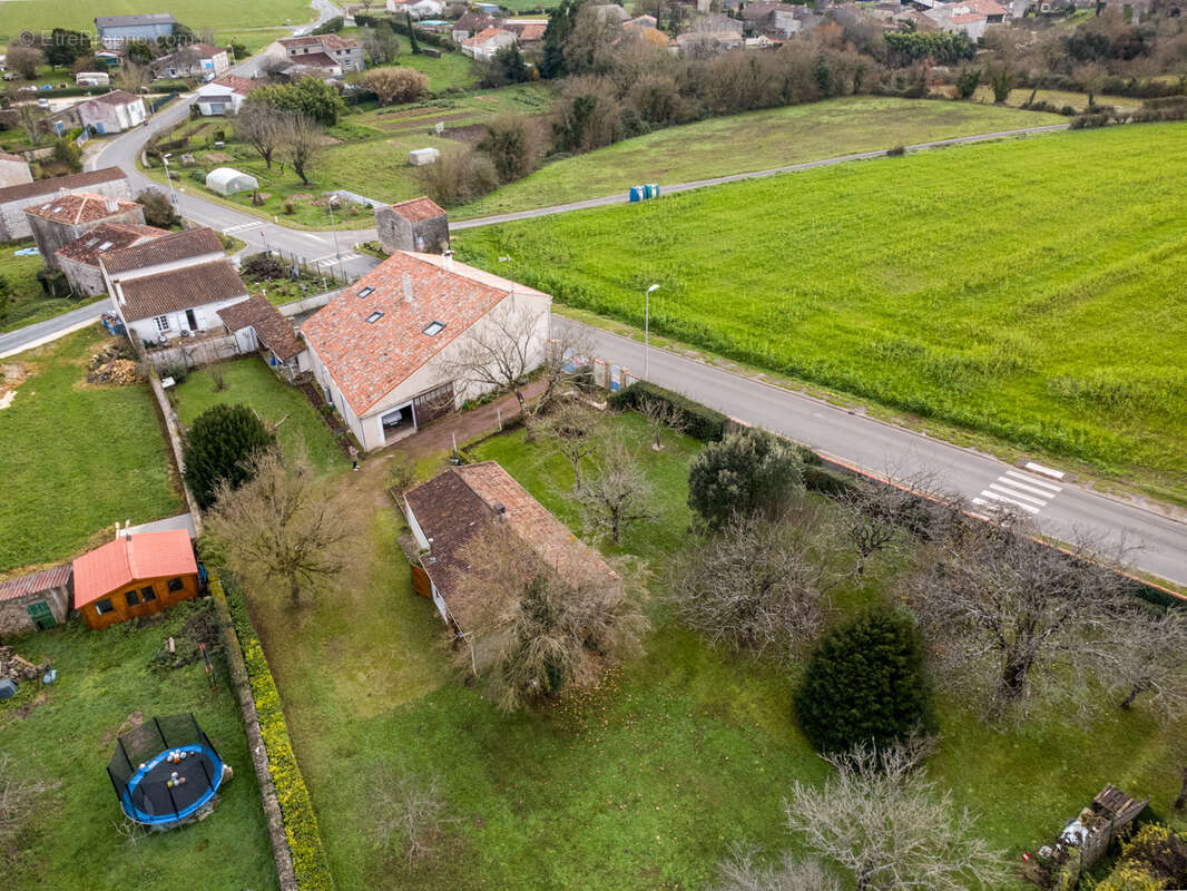 Maison à SAINT-SAVINIEN