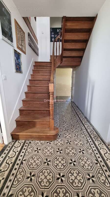 Maison 203 m² à Saint-Brice  - photo 14