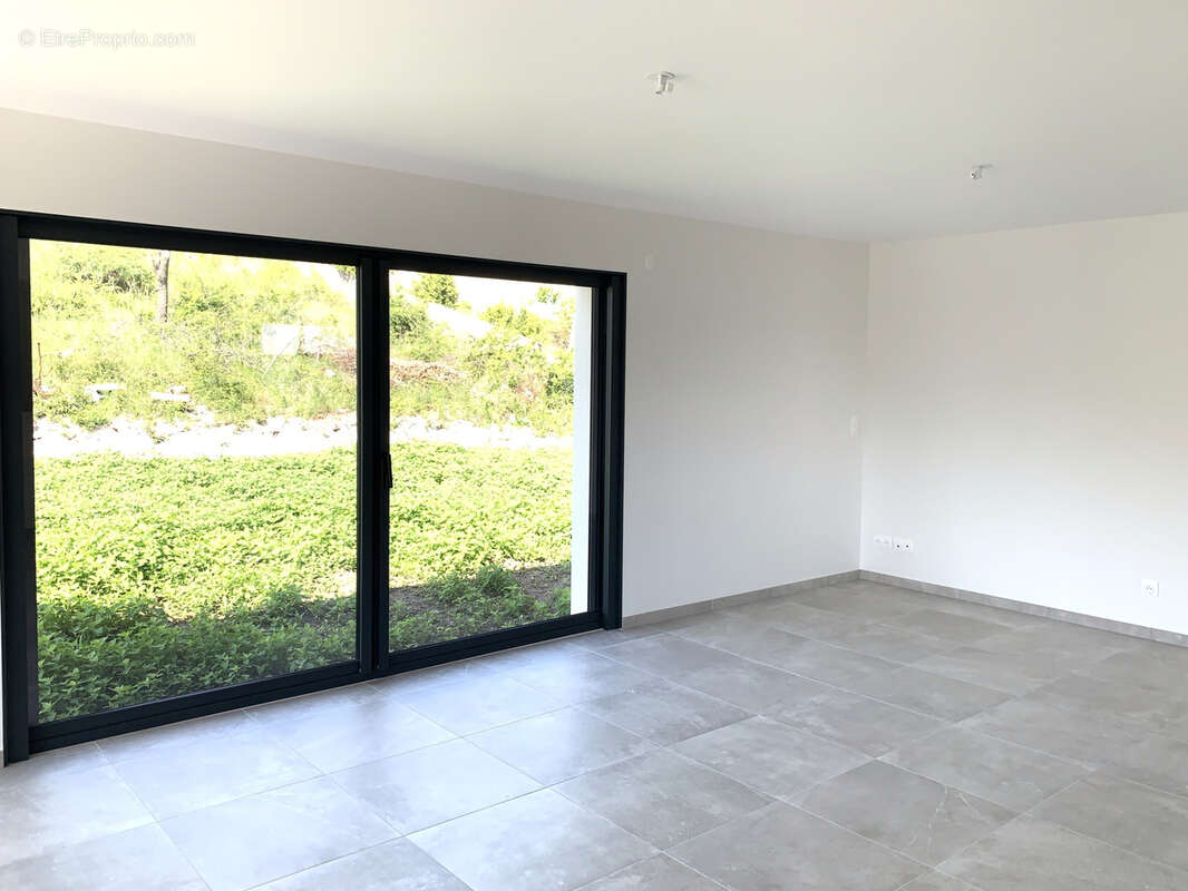 Maison à PERIGNAT-LES-SARLIEVE