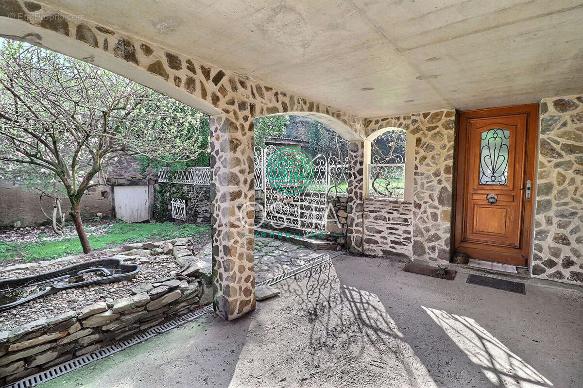 Maison à SAINT-PAUL-EN-JAREZ