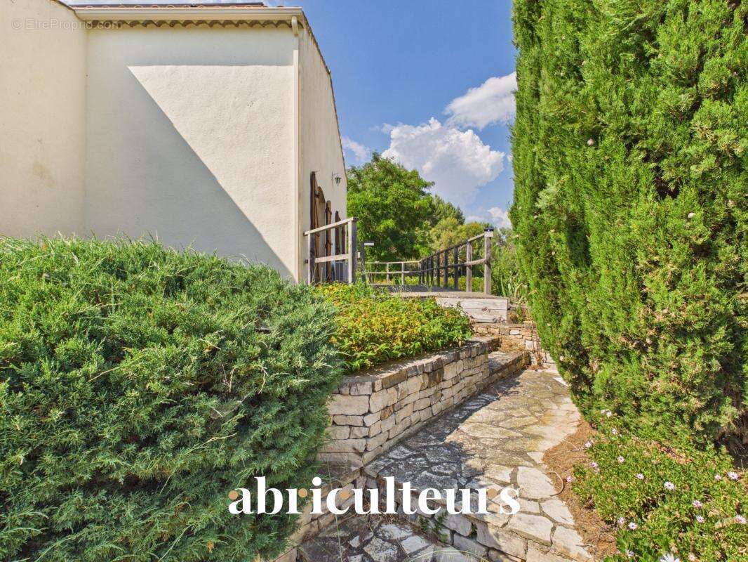 Propriété de 308 m² sur 1 hectare — 8 pièces — Lambesc (13410) - photo 21
