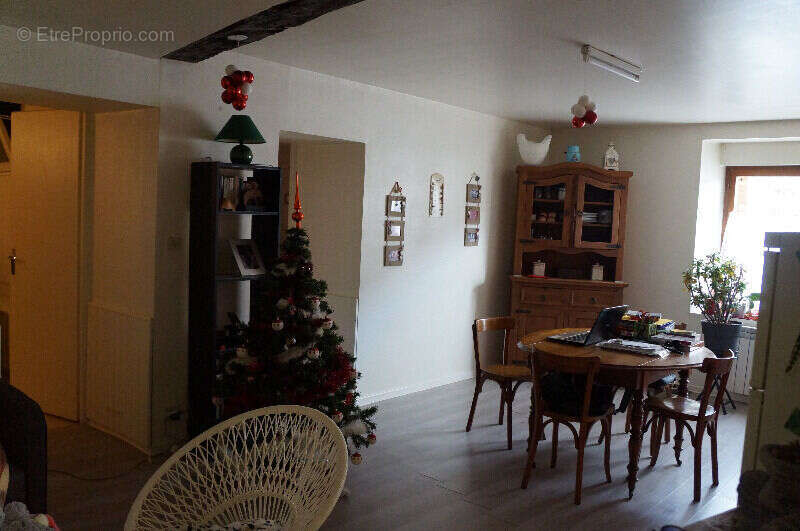 Appartement 250 m² à Rioz  - photo 8