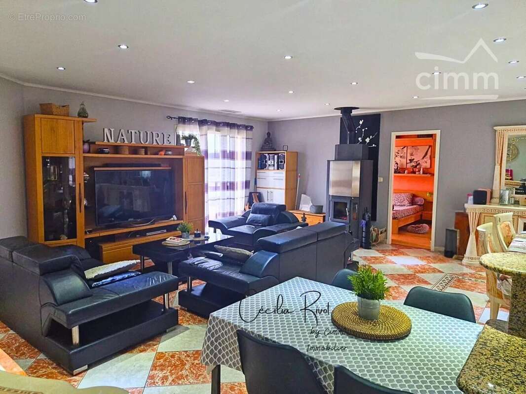 Maison à SAINT-CHRISTOLY-DE-BLAYE