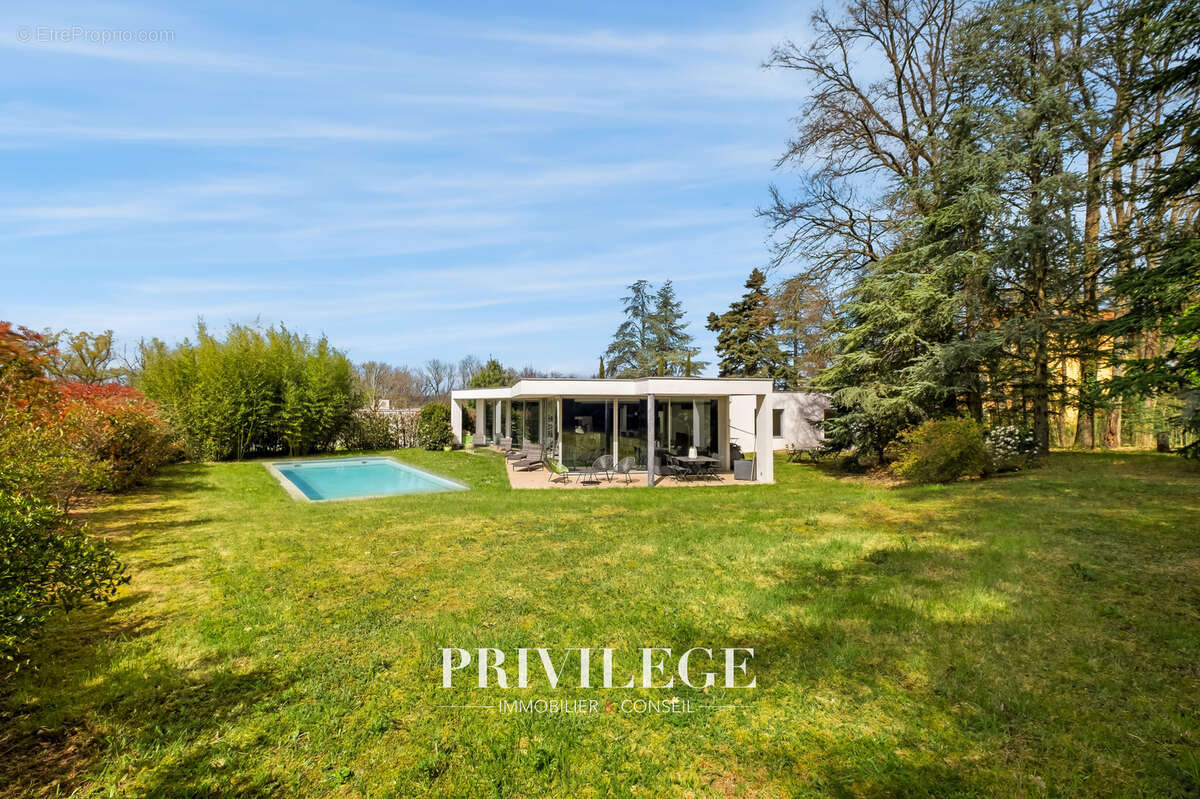 Maison à CHARBONNIERES-LES-BAINS