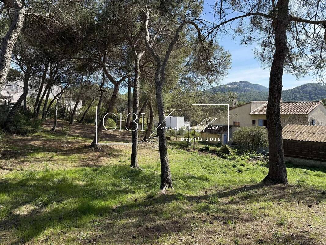 Terrain à VENTABREN