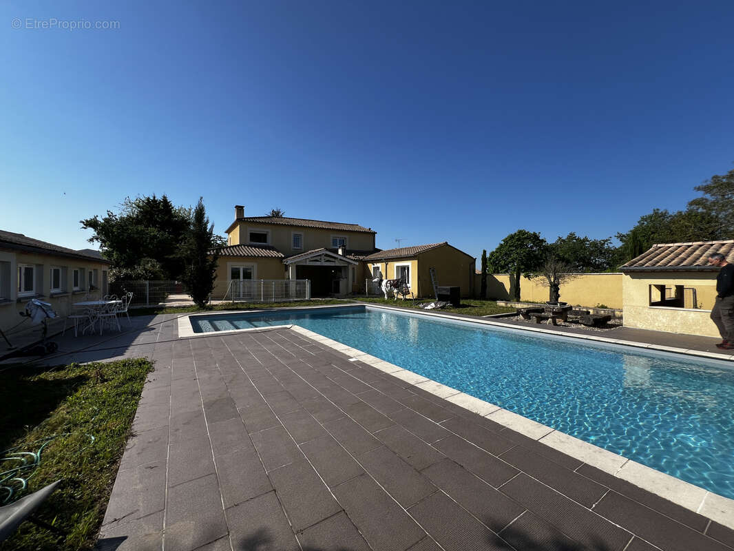 Maison à SAINT-PIERRE-DE-MONS