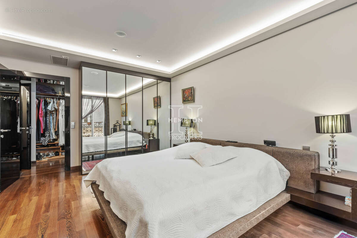 Appartement à PARIS-8E