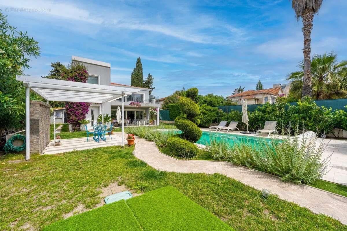 Maison à VALLAURIS