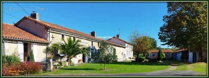 Maison à MONTMOREAU-SAINT-CYBARD