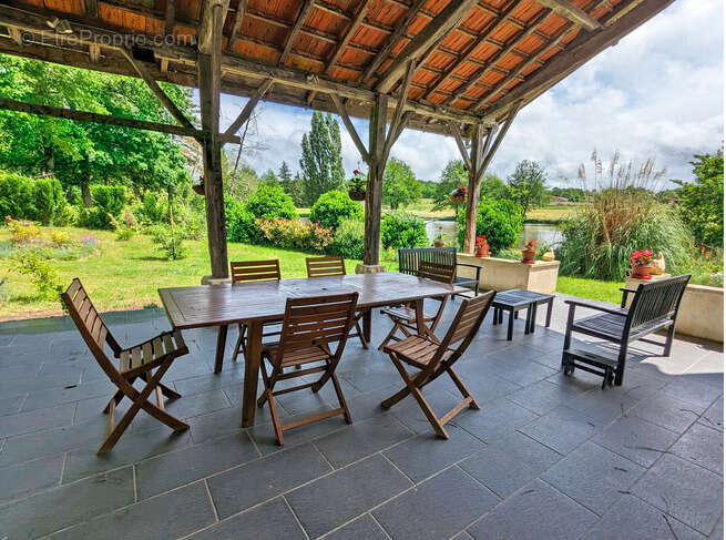 Maison à BAIGNES-SAINTE-RADEGONDE