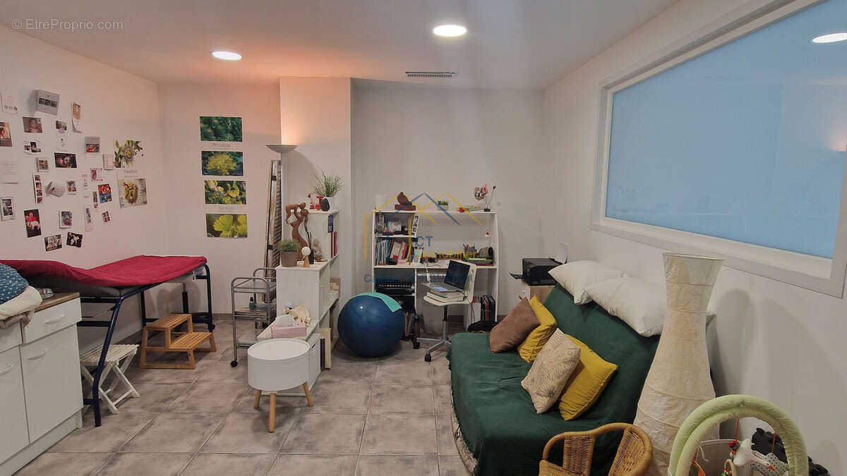 Local professionnel + logement - photo 5