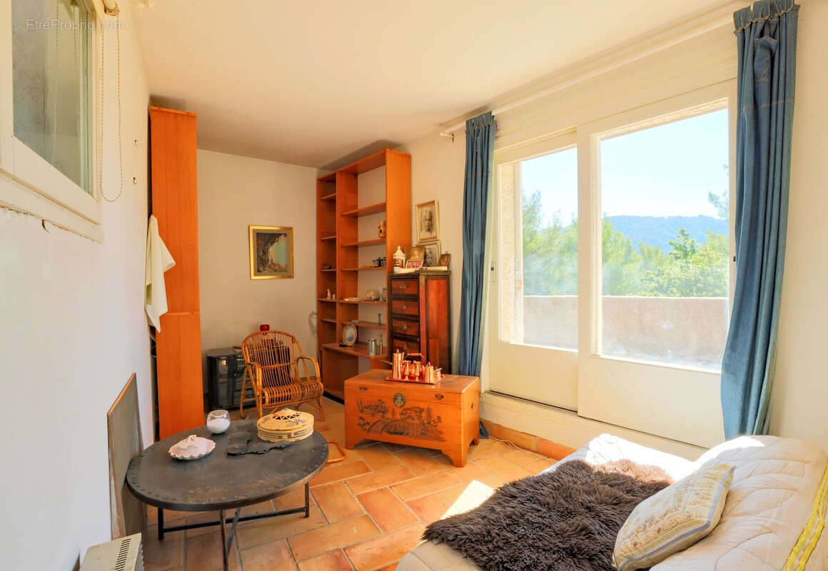 Maison à LE REVEST-LES-EAUX