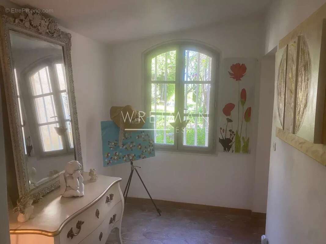Maison à CHATEAUNEUF-GRASSE