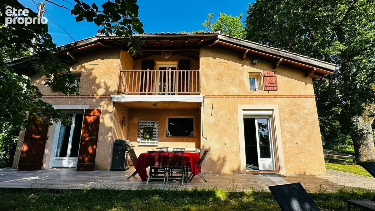 Maison traditionnelle de 128 m2 sur grand terrain clôt de 50 000 m2 - photo 3