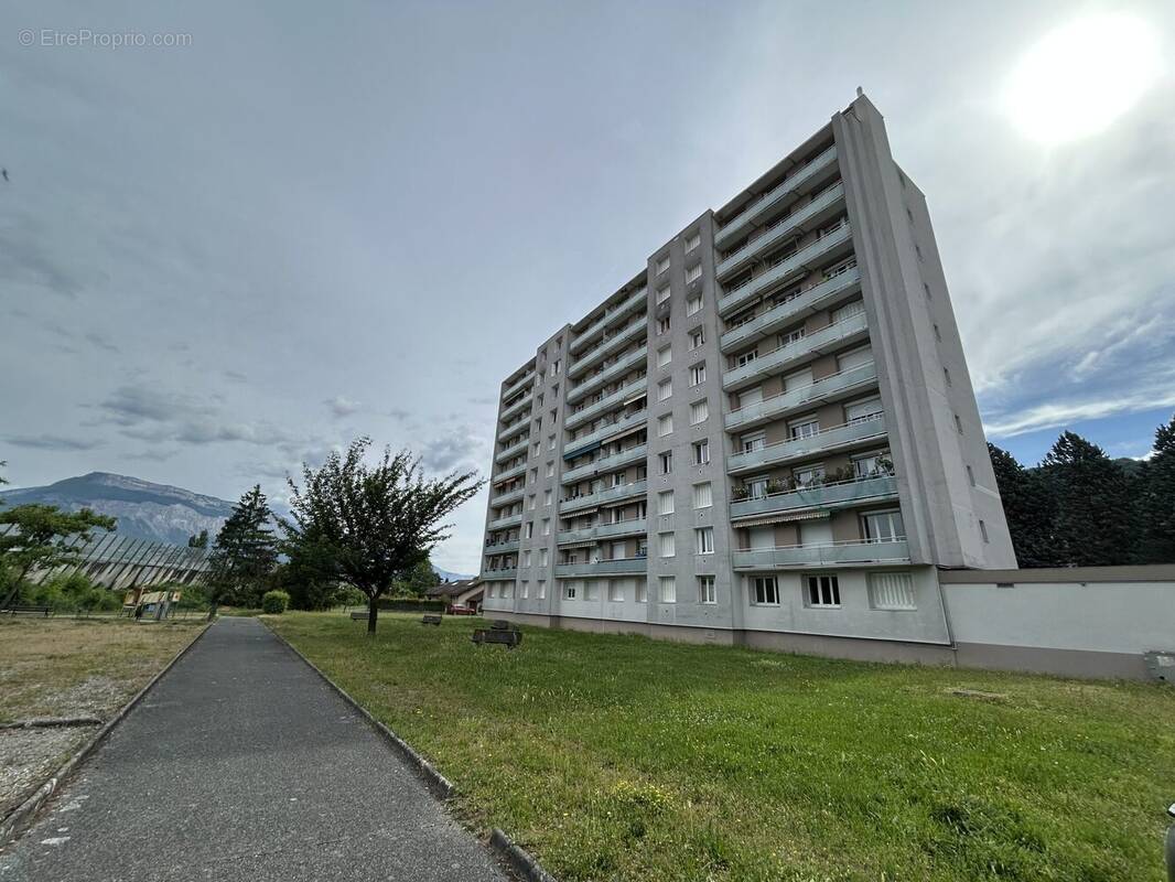 Appartement à SAINT-MARTIN-D'HERES