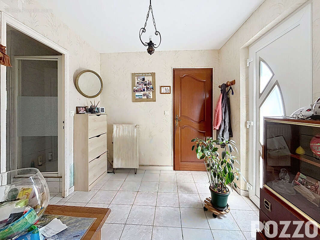 A Vendre - Saint Jean De La Haize - Maison 6 pièce(s) 127 m² - photo 7