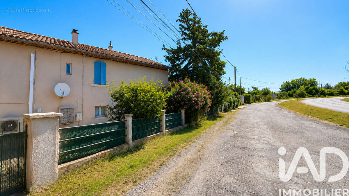 Photo 2 - Appartement à SAINT-JULIEN-DE-PEYROLAS