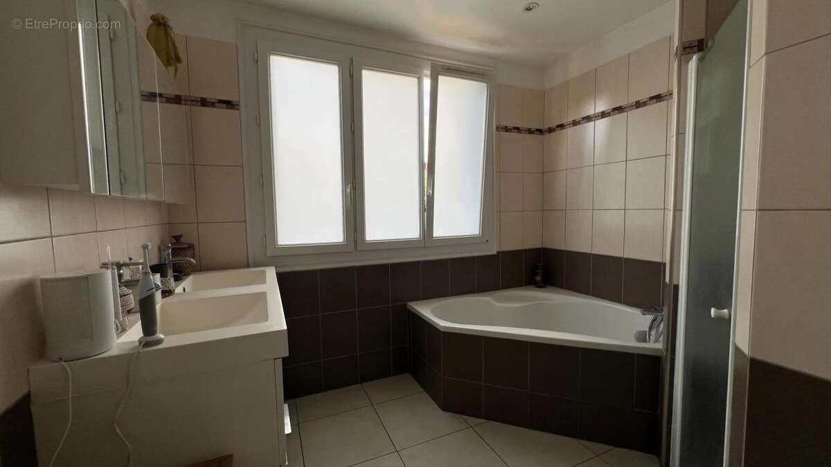 Maison à LES CLAYES-SOUS-BOIS